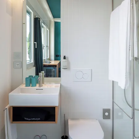 Riva & - Check-in 24hr Hotel