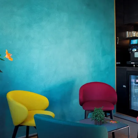 Riva & - Check-in 24hr Hotel