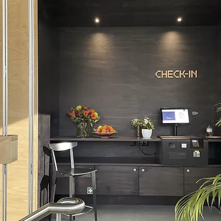 Riva & - Check-in 24hr Hotel