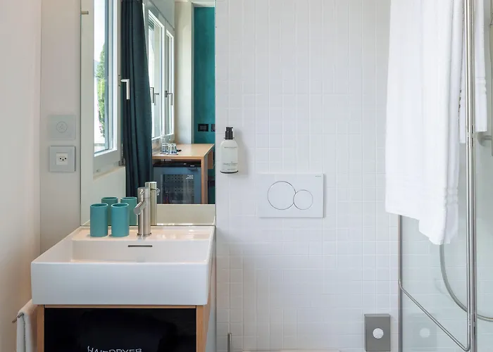 Riva & - Check-in 24hr 호텔